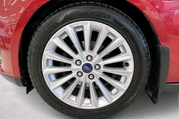 Ford Focus – Image 13