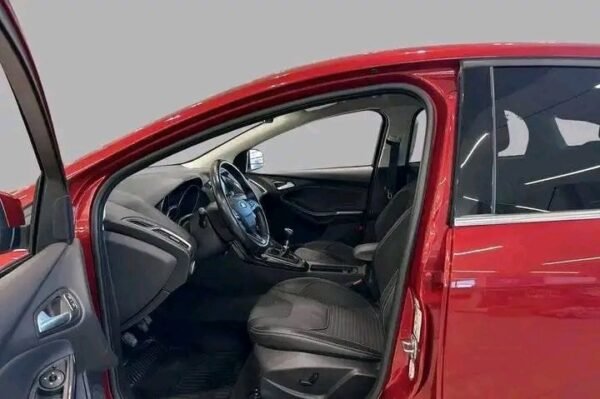 Ford Focus – Image 9
