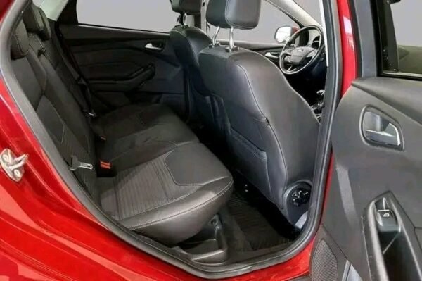 Ford Focus – Image 11