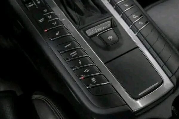 Porsche Macan S – Image 16