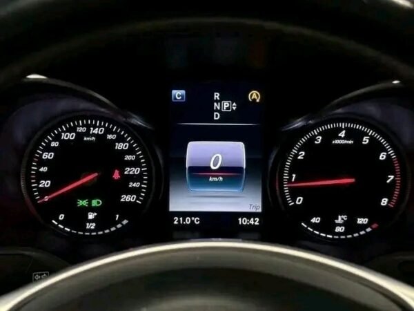 Mercedes-Benz C-Class – Image 16