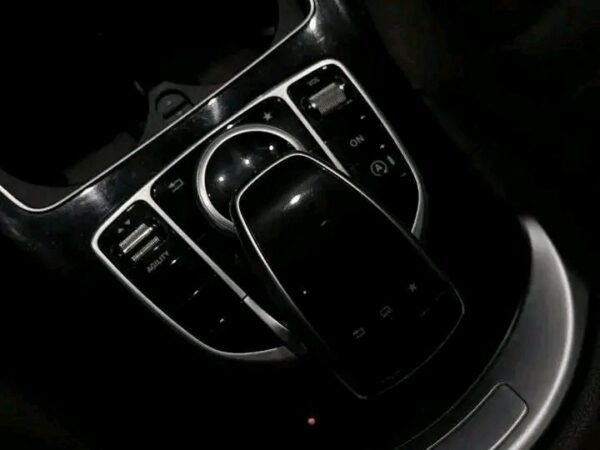Mercedes-Benz C-Class – Image 8