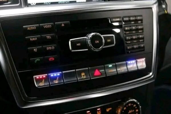 Mercedes-Benz GL – Image 23