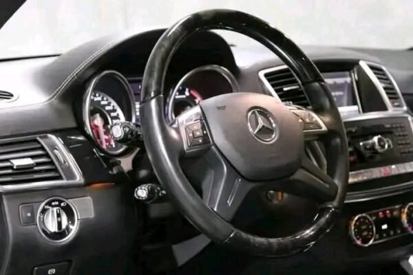 Mercedes-Benz GL – Image 13