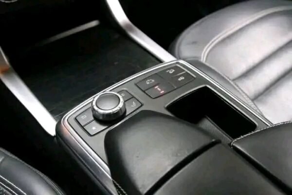 Mercedes-Benz GL – Image 27