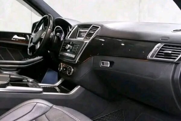 Mercedes-Benz GL – Image 28