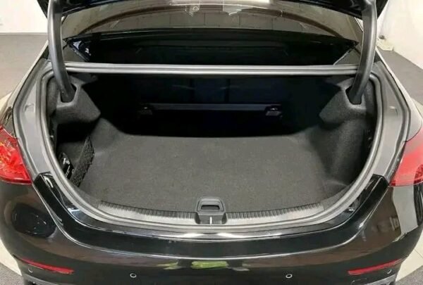 Mercedes-Benz C-Class – Image 11
