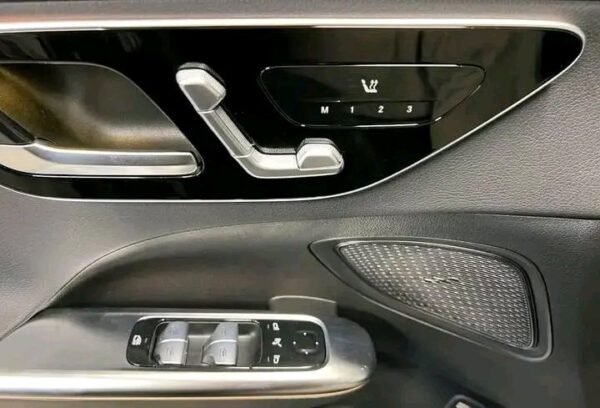 Mercedes-Benz C-Class – Image 17