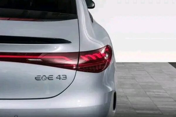 Mercedes-Benz EQC – Image 10