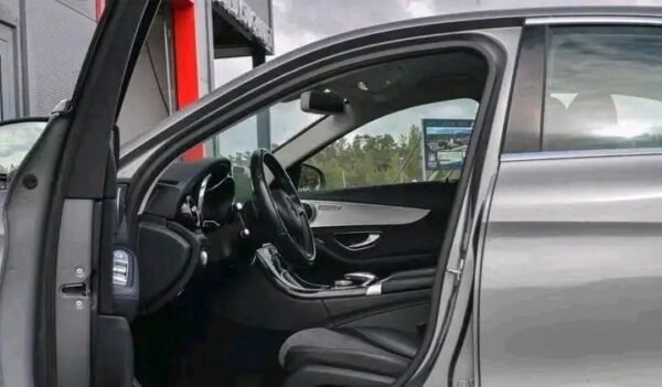 Mercedes-Benz C-Class – Image 17