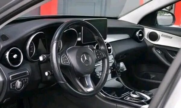 Mercedes-Benz C-Class – Image 18