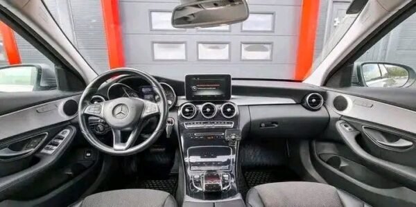 Mercedes-Benz C-Class – Image 12