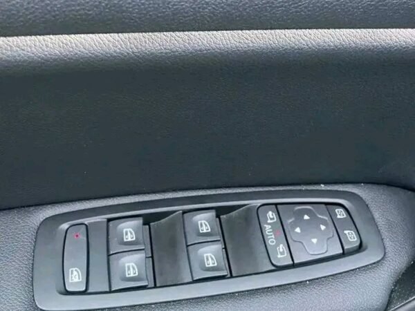 Renault Megane – Image 13