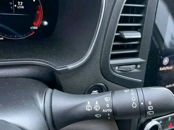 Renault Megane – Image 21