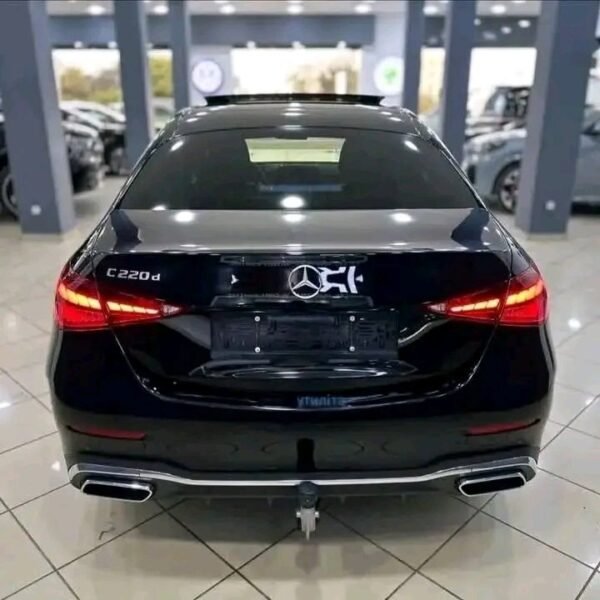 MERCEDES C-CLASS – Image 18