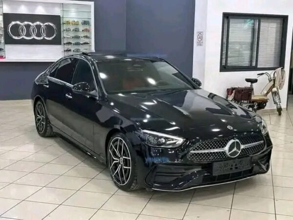MERCEDES C-CLASS – Image 12