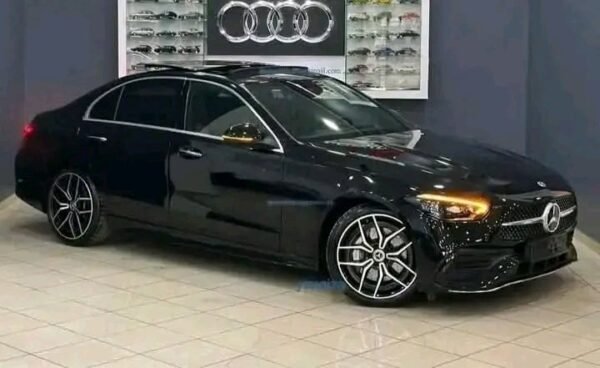 MERCEDES C-CLASS – Image 8