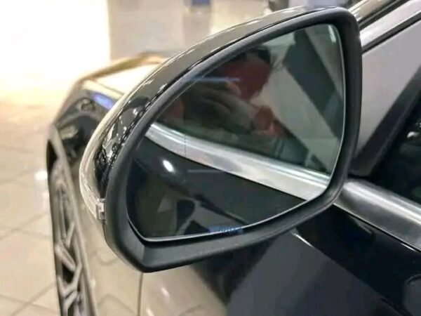 MERCEDES C-CLASS – Image 2