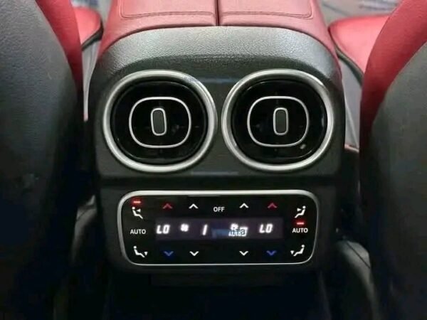 MERCEDES C-CLASS – Image 15