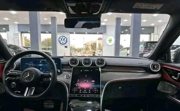 MERCEDES C-CLASS – Image 11
