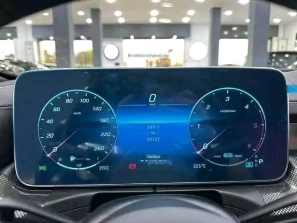 MERCEDES C-CLASS – Image 17
