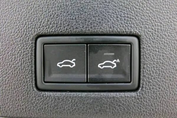 Volkswagen Touareg – Image 13