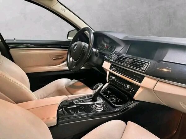 BMW 5 Series – Image 9