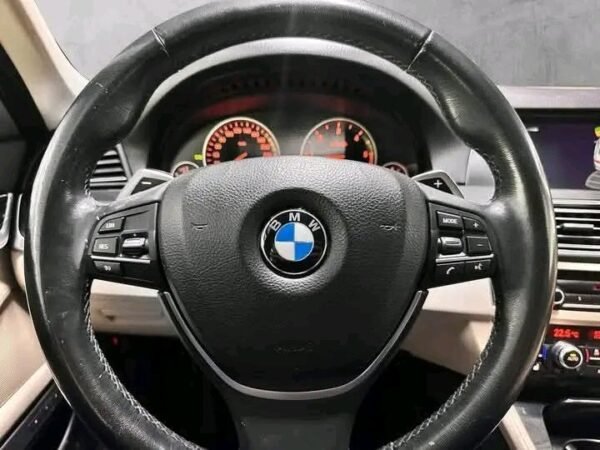BMW 5 Series – Image 10