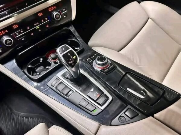 BMW 5 Series – Image 7