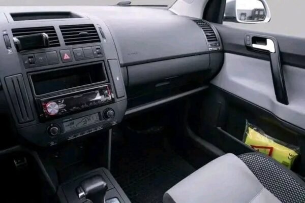 Volkswagen Polo – Image 9