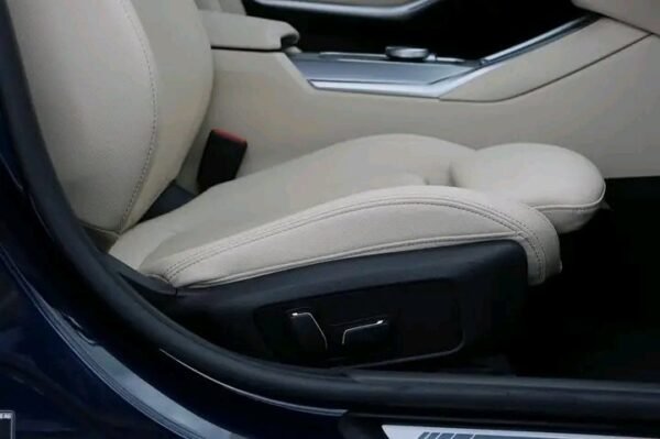 BMW 330e xDrive – Image 13