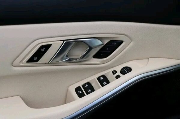 BMW 330e xDrive – Image 12