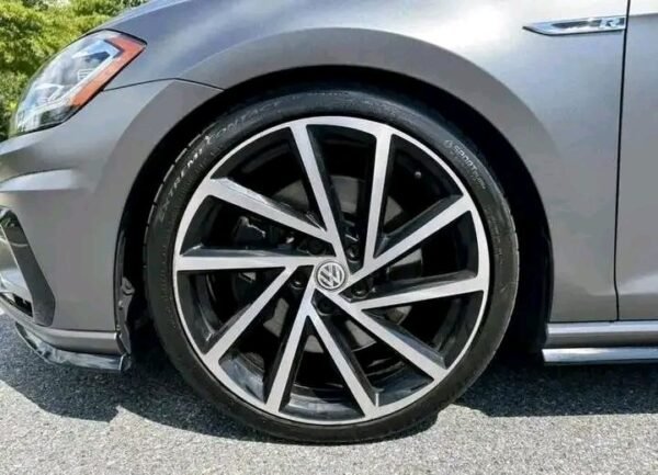 Volkswagen Golf R – Image 10