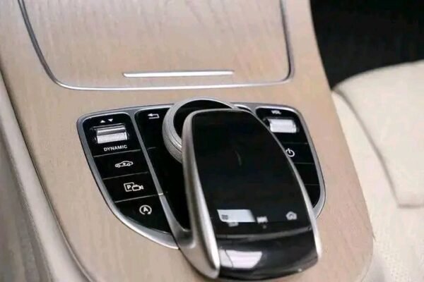 Mercedes-Benz E-Class – Image 8