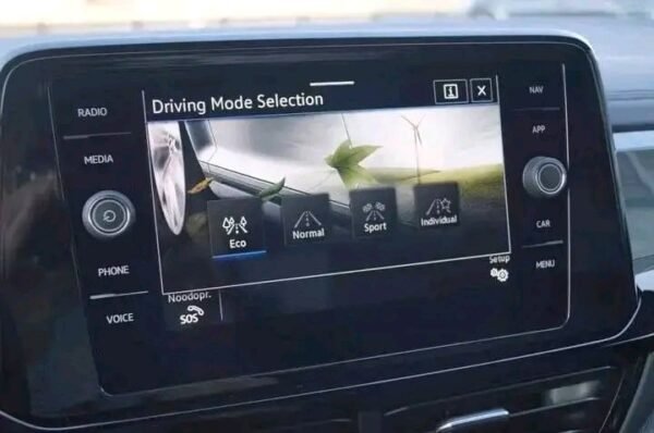 VOLKSWAGEN T-ROC – Image 7