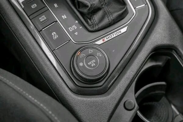 Volkswagen Tiguan – Image 13