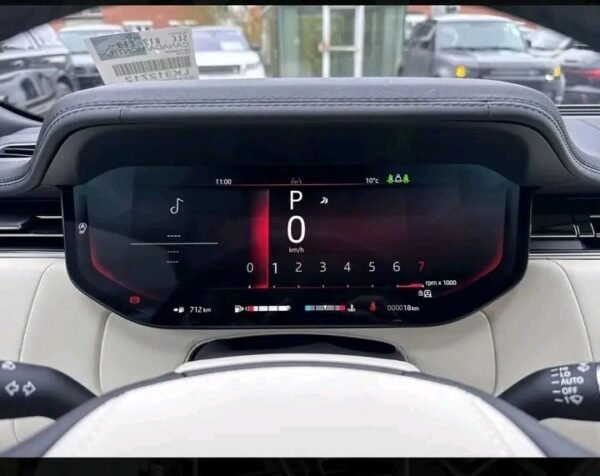 Land Rover Vogue 2025 – Image 3