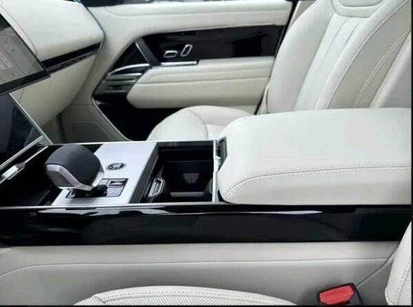 Land Rover Vogue 2025 – Image 7