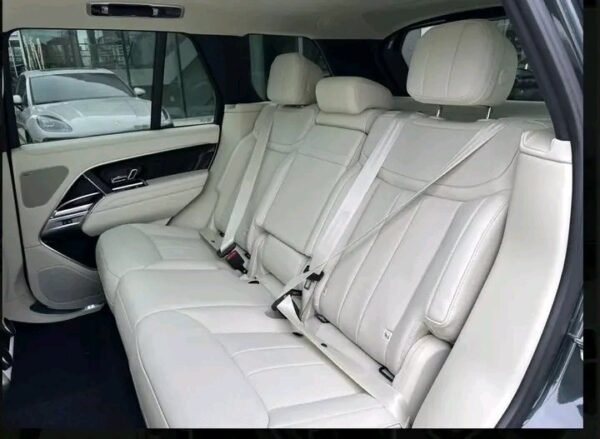 Land Rover Vogue 2025 – Image 8