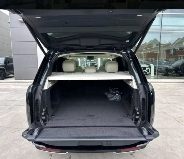 Land Rover Vogue 2025 – Image 9