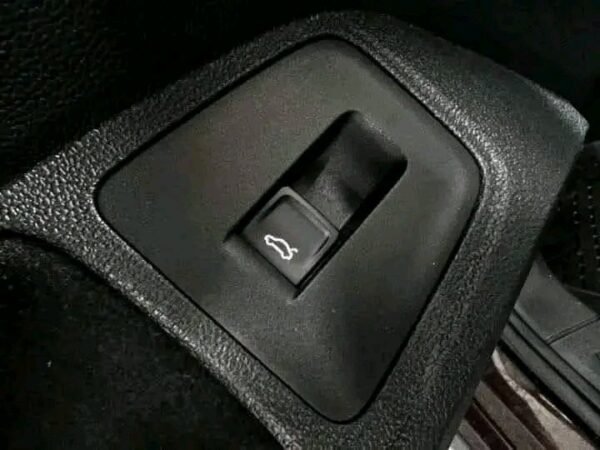 Volkswagen Tiguan – Image 9