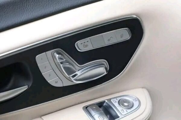 Mercedes-Benz V-Class – Image 12