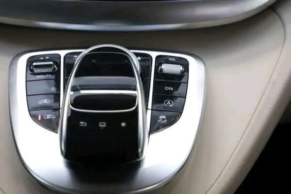 Mercedes-Benz V-Class – Image 17