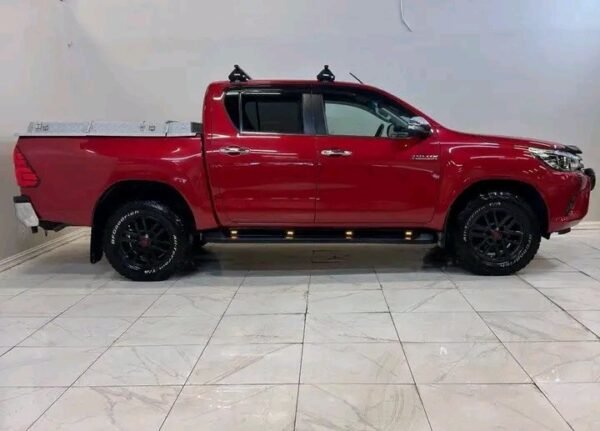 Toyota HiLux – Image 5