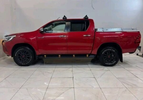 Toyota HiLux – Image 8