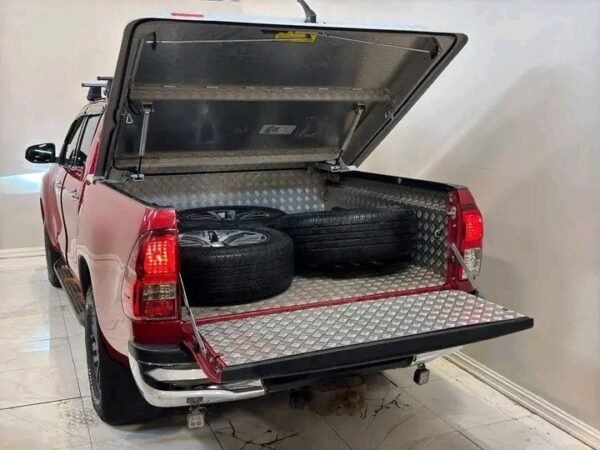 Toyota HiLux – Image 10
