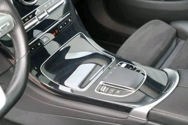 Mercedes-Benz GLC300 – Image 13