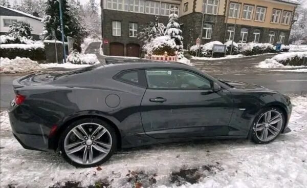 Chevrolet Camaro LT – Image 11