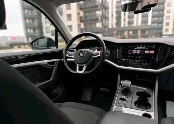 Volkswagen Touareg – Image 21