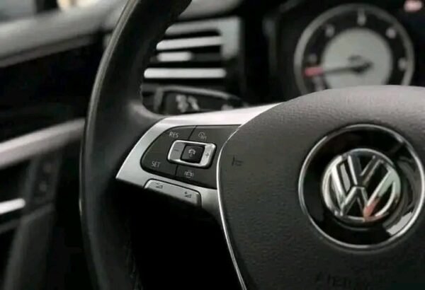 Volkswagen Touareg – Image 11